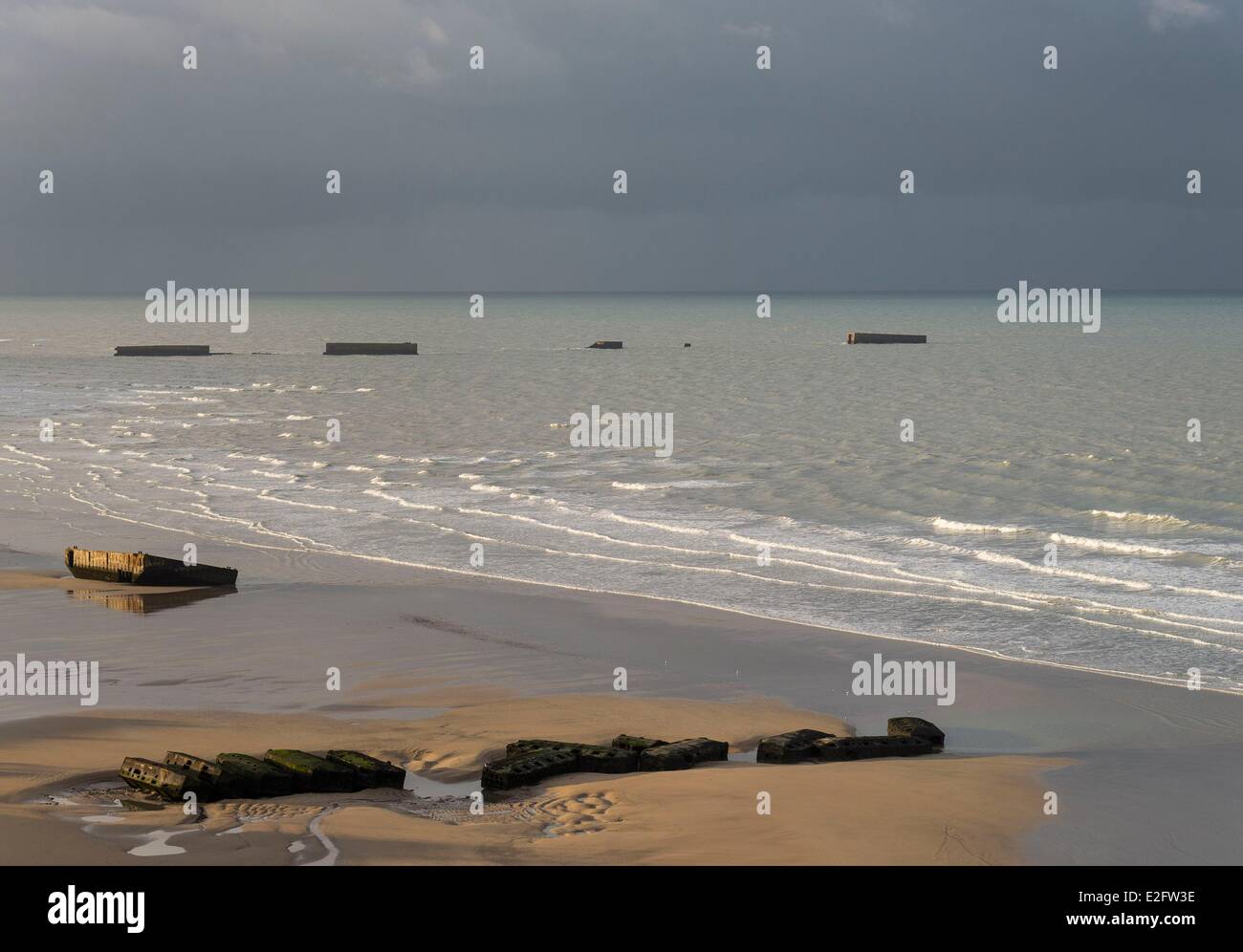 Frankreich Calvados Arromanches Les Bains Mulberry bleibt oder Port Winston am Strand Stockfoto