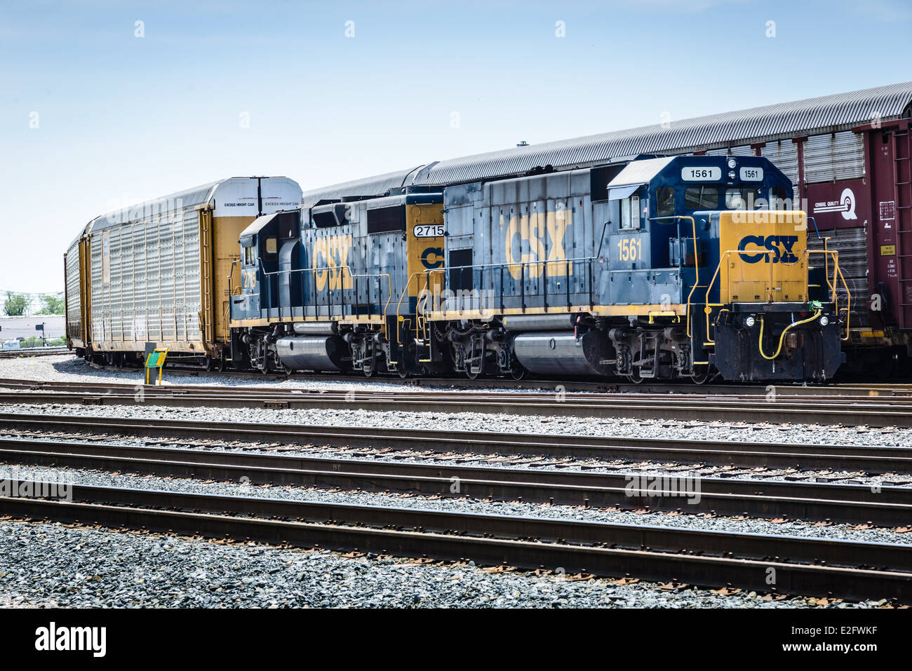 CSX Lokomotiven EMD GP38-2 Nr. 2715 und EMD GP15-1 Nr. 1561, Curtis Bay Hof, Baltimore, MD Stockfoto