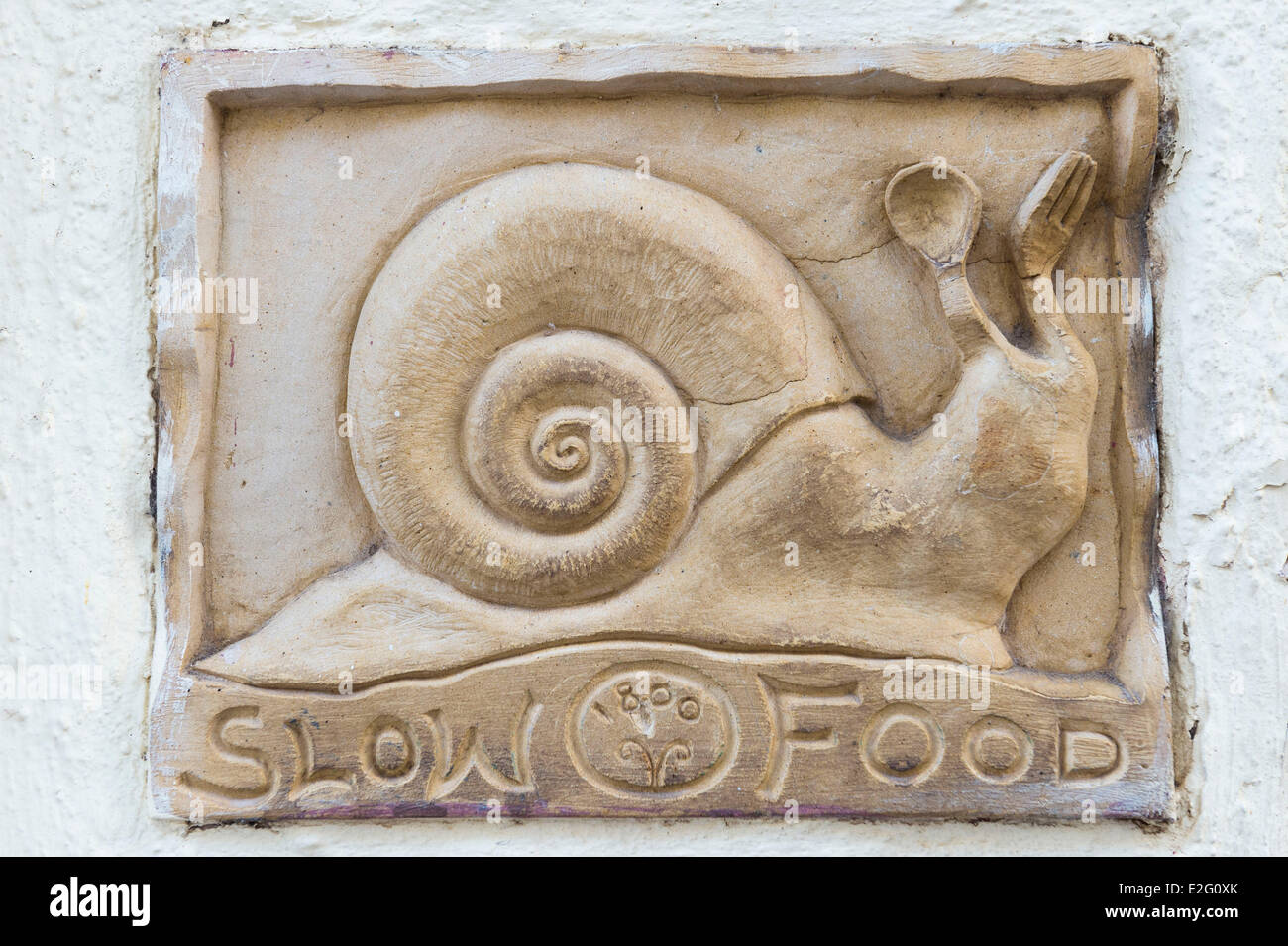 Oia Griechenland Kykladen Inseln Insel Santorini (Thira) auf dem Rand der Caldera-Slow Food-Restaurant eine internationale Bewegung Stockfoto