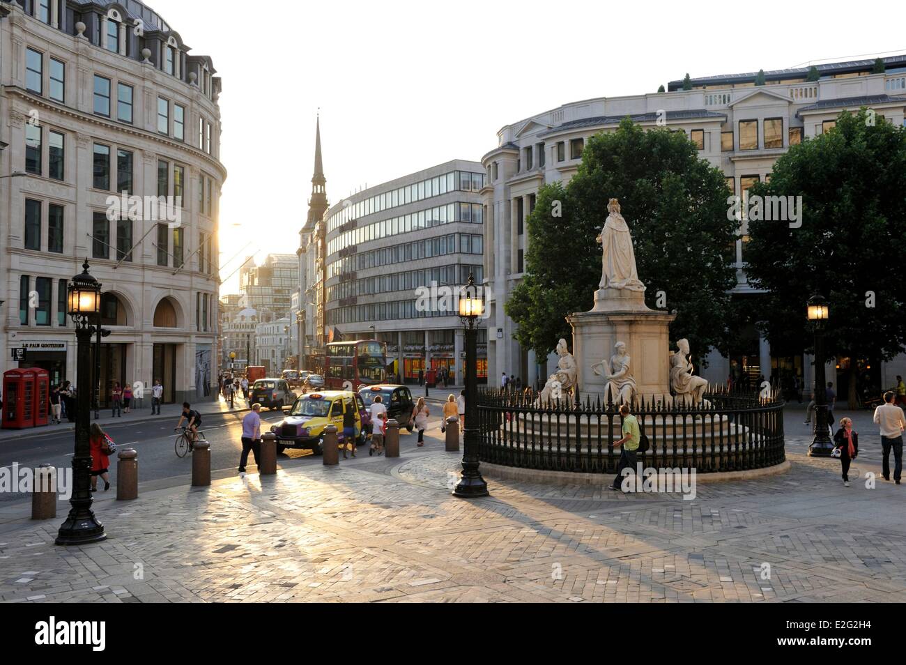 United Kingdom-London die Stadt St.Paul Kirchhof mit der Königin-Anne-Statue Stockfoto