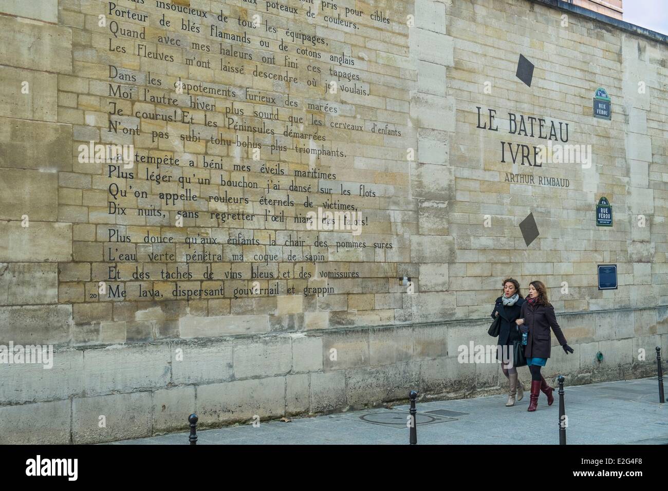 Frankreich Paris Ferou Straße Gedicht von Arthur Rimbaud Le Bateau Ivre an der Wand des Hotel des Finances Stockfoto