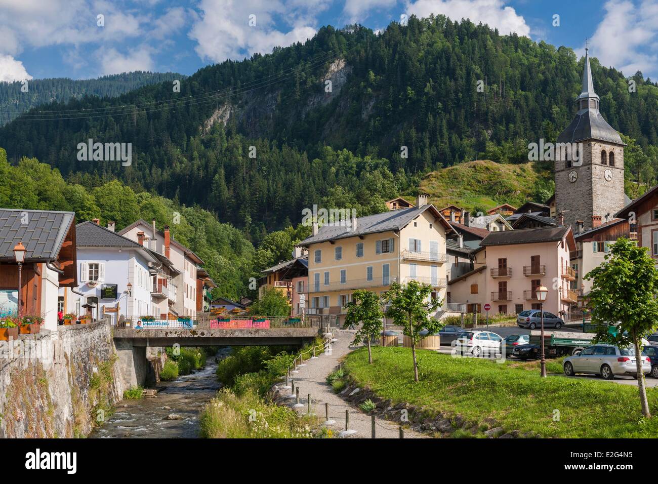 Frankreich Savoie Beaufortain massiv Beaufort oder Beaufort-Sur-Doron eingebettet um Saint-Maxime Kirche Stockfoto