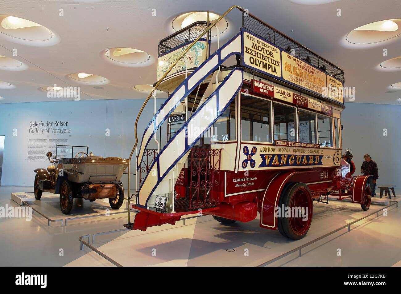 Deutschland Baden Württemberg Stuttgart Mercedes-Benz Museum Galerie von Reisenden Milnes Daimler Doppeldeckerbus von 1907 Stockfoto