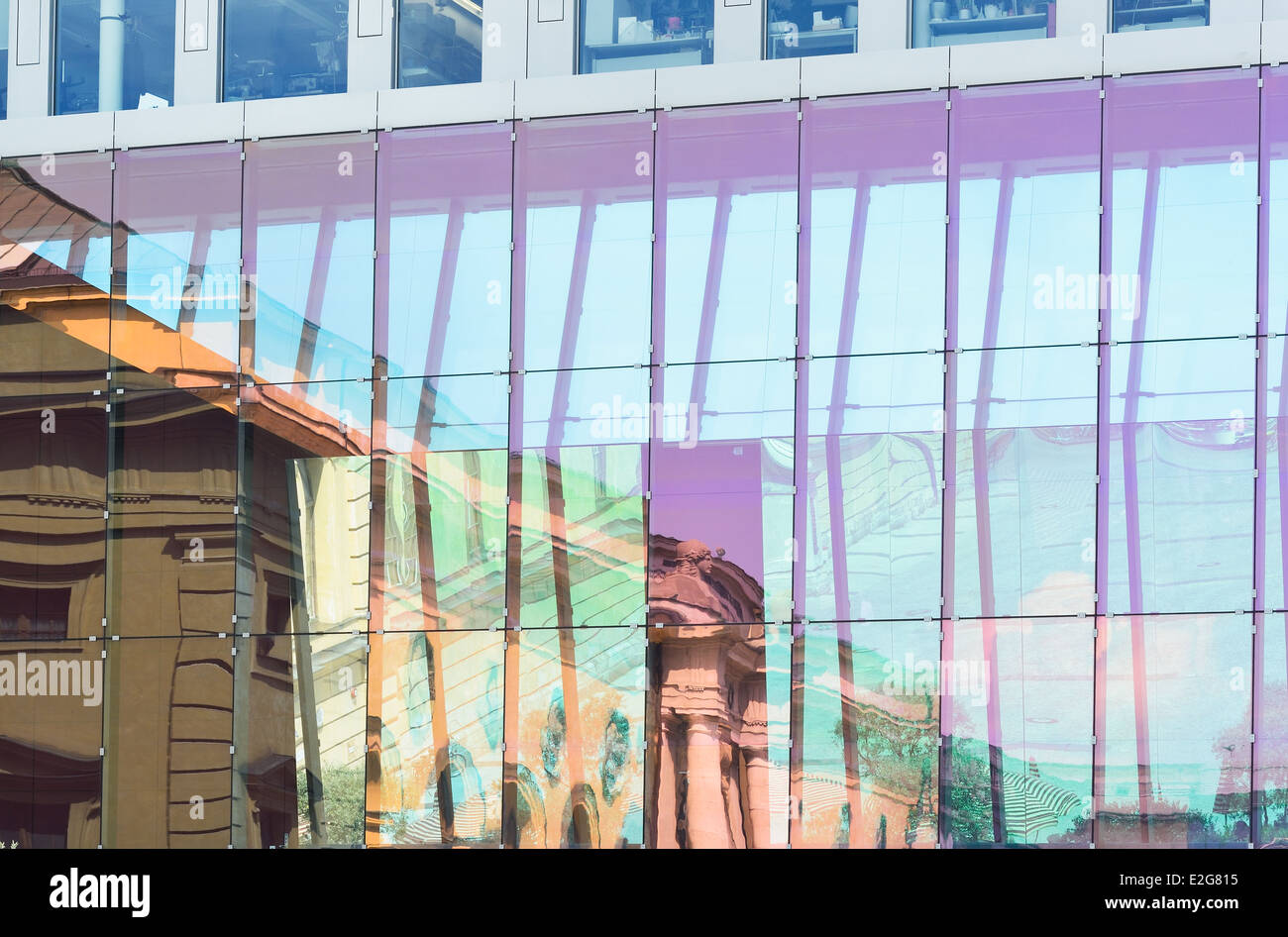 Abstrakte Reflexionen in Fenstern von Gebäuden und Sky Stockfoto