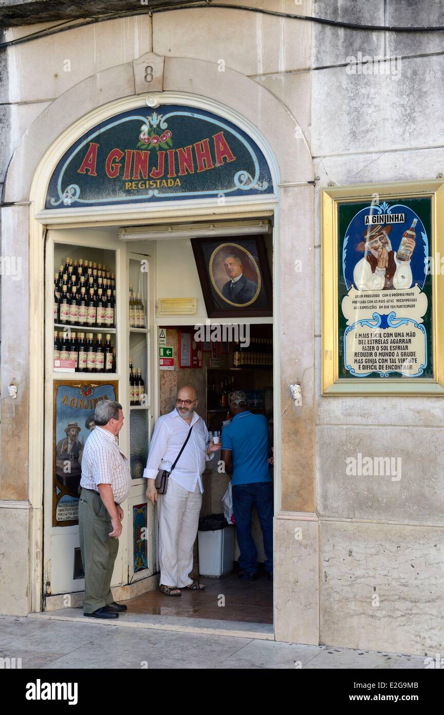 Portugal Lissabon Baixa Pombal Bezirk Dom Pedro IV statt Schnaps Verkäufer  A Ginjinha Stockfotografie - Alamy