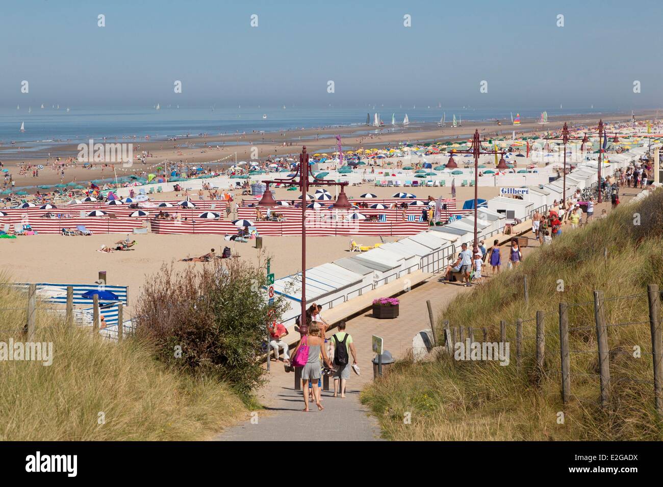 Belgien-West Flandern De Haan Strand Hütten, Liegestühle ...