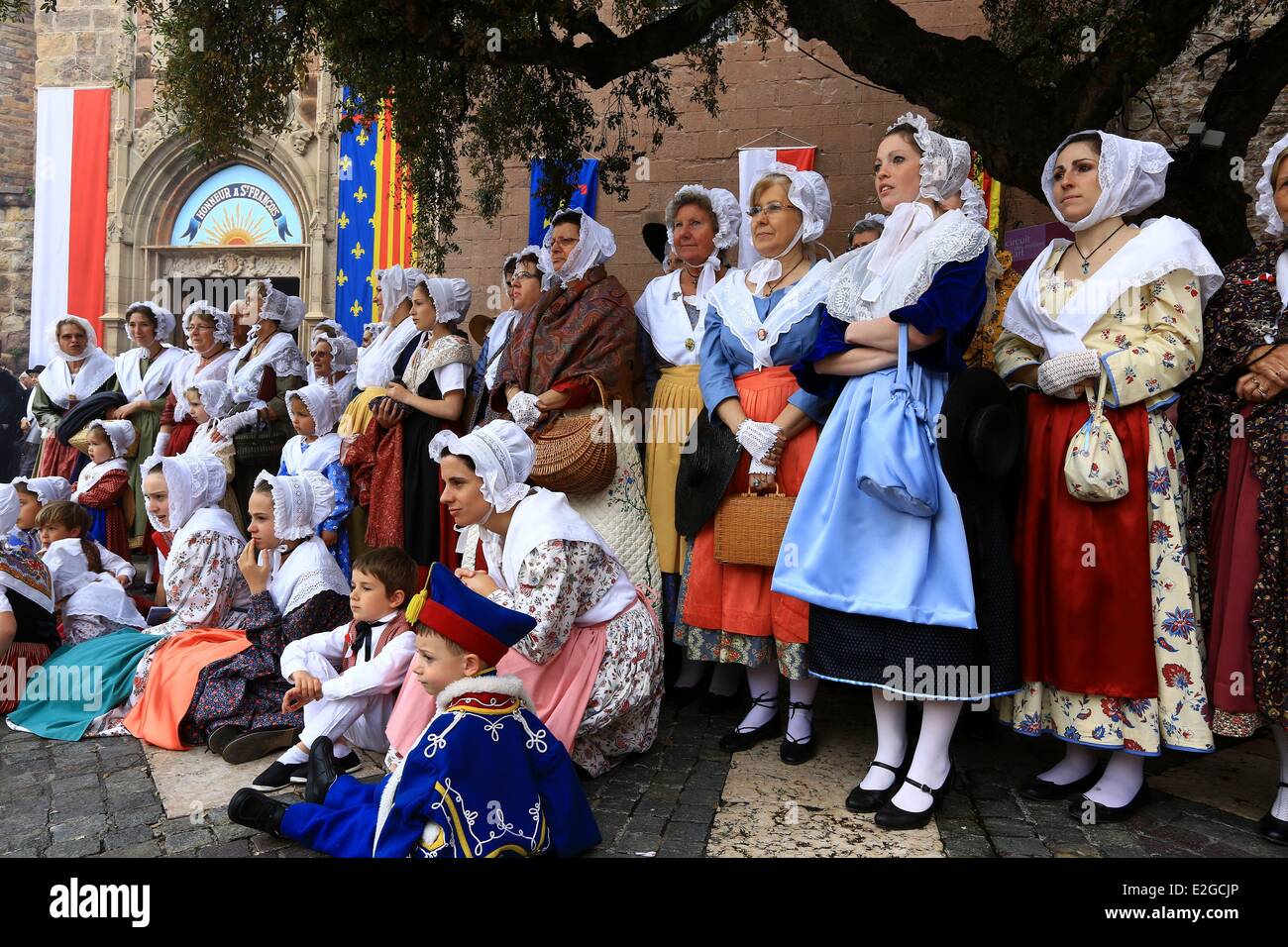 Frankreich Var Frejus La Bravade Volksfest zu Ehren der Ankunft des Heiligen Franziskus von Paola in folk-Gruppe "Stadt" Lou Cepoun Frejuren Stockfoto