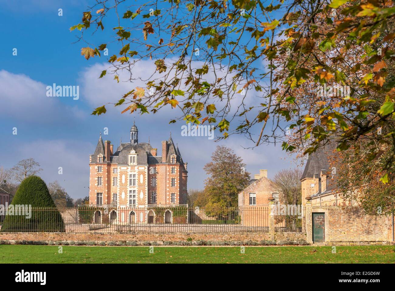 Frankreich Loiret Sologne Region La Ferte Imbault die Burg mehrmals zerstört wurde 1627 von Jacques d'Estampes umgebaut. Stockfoto