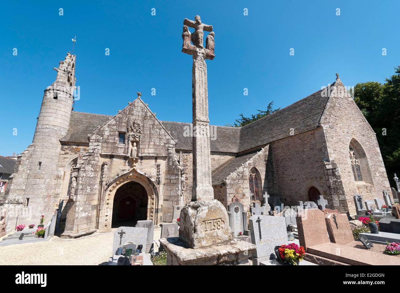 Frankreich Cotes d ' Armor Lanloup Kalvarienberg Friedhof und Kirche Stockfoto