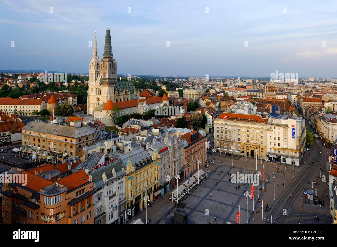 Kroatien Zagreb Jelacic (Jelacica) Platz und Kathedrale Stockfoto