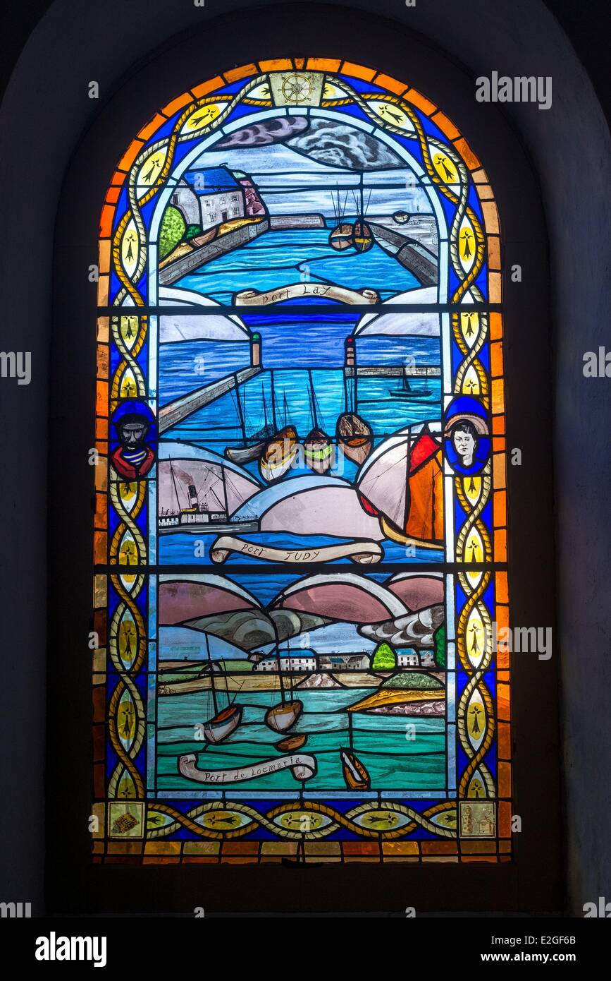 Frankreich Morbihan Groix Insel Glasmalerei in Kapelle Notre-Dame de Plasmanec am Locmaria Stockfoto