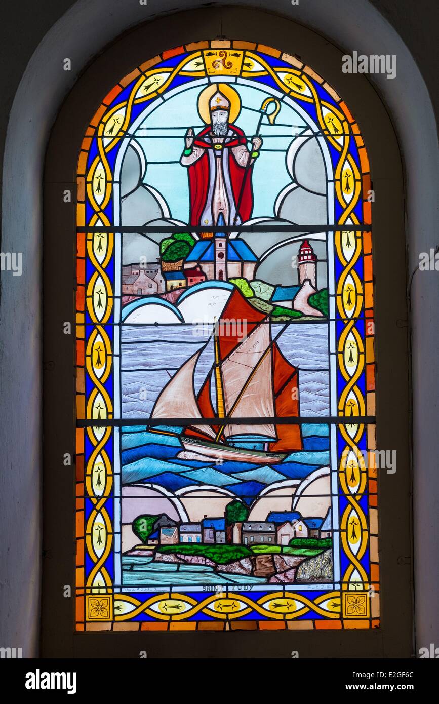 Frankreich Morbihan Groix Insel Glasmalerei in Kapelle Notre-Dame de Plasmanec am Locmaria Stockfoto