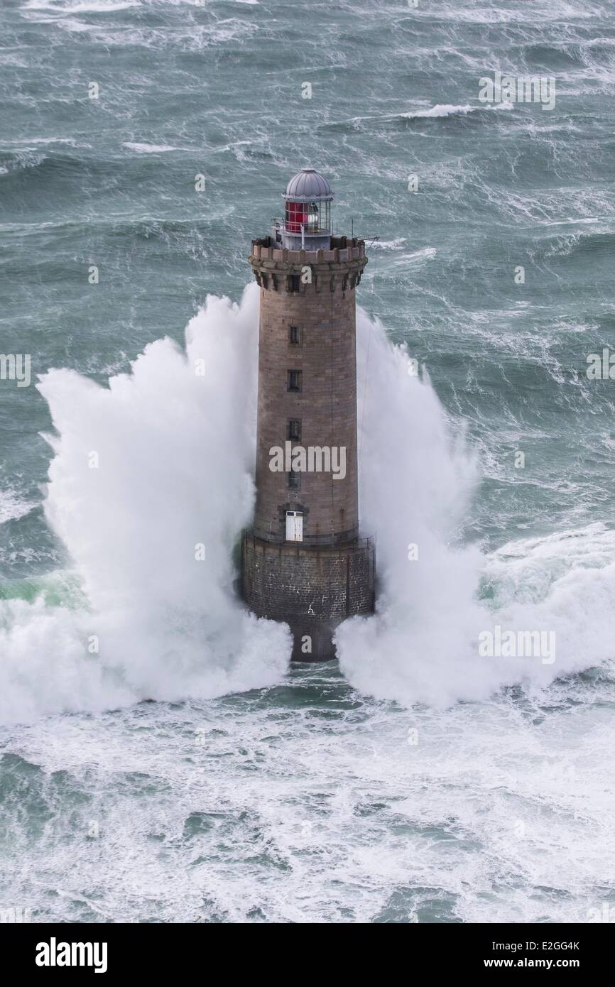 Frankreich Finistere Iroise Meer 8. Februar 2014 Großbritannien Leuchtturm bei stürmischem Wetter Sturm Ruth Kereon Lighthouse (Luftbild) Stockfoto