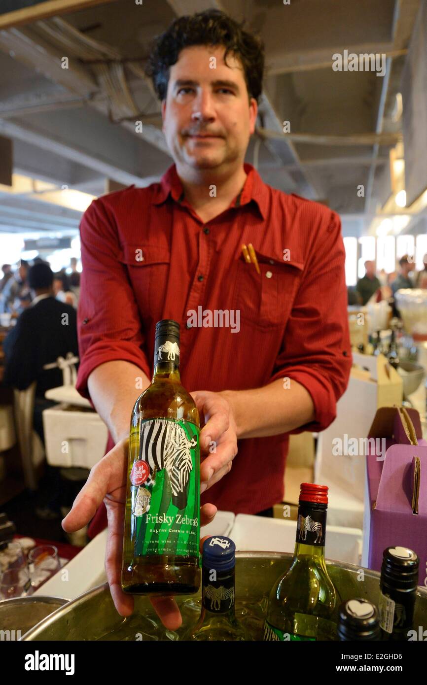 South Africa Gauteng Provinz Johannesburg Braamfontein District Neighbourgoods Market an Samstagen ist so viel eine Quelle für Bauernhof frische Lebensmittel und Spezialitäten, wie es ein Treffpunkt ist für die Gemeinschaft tauschen Ideen genießen und Geschichten und lassen Sie sich inspirieren von Energie t Stockfoto