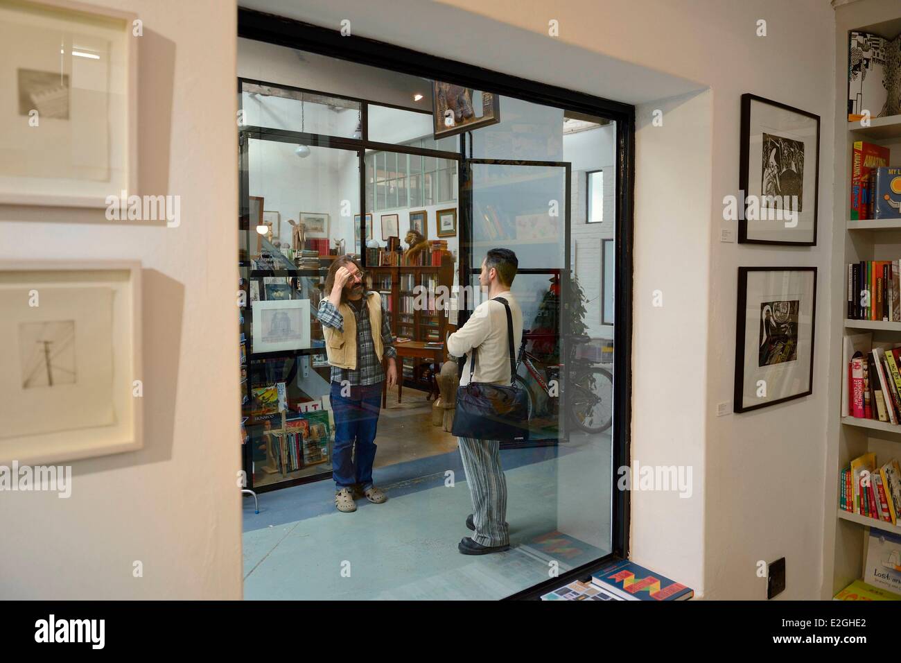 South Africa Gauteng Provinz Johannesburg 44 Stanley Ort war einst eine Reihe von industriellen 1930er Jahren Bauten und entwickelte sich zu einer Sammlung von Spezialität Boutiquen Feinschmecker Haltestellen und Design-Studios l'Elephant Terrible ist eine charmante und Dickens s Stockfoto