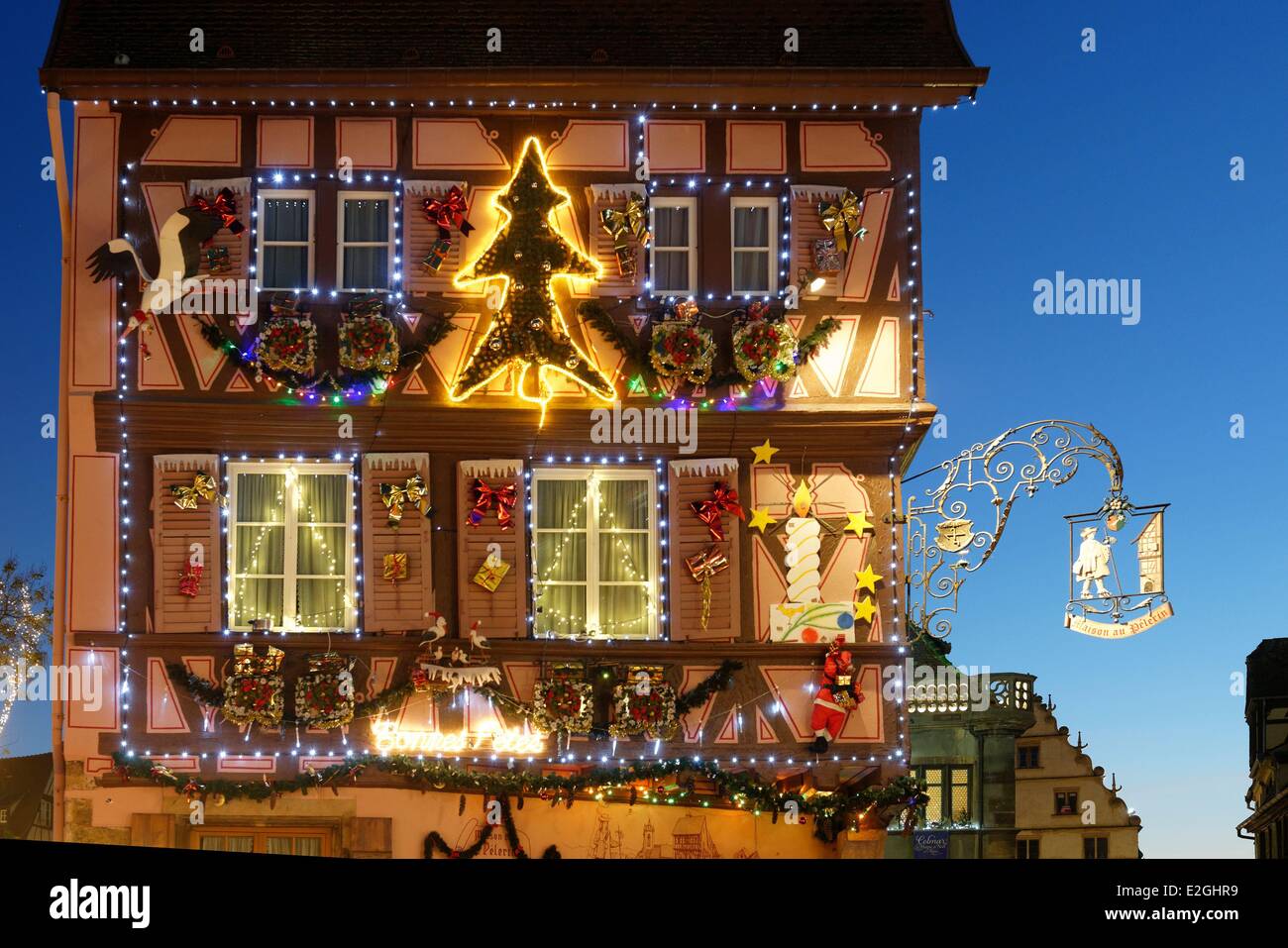 Frankreich Haut Rhin Colmar Weihnachtsdekoration bei Grand'Rue Stockfoto