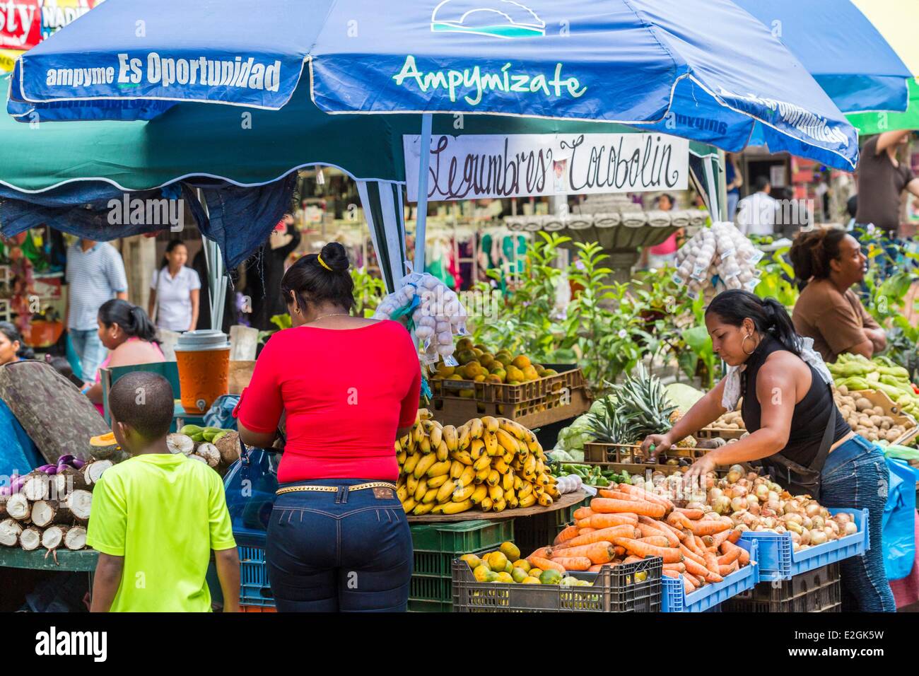 Panama-Panama-Stadt-Bezirk von Santa Ana Central Avenue Shopping Center und beliebt bei den Verkäufern von Obst und Gemüse Stockfoto