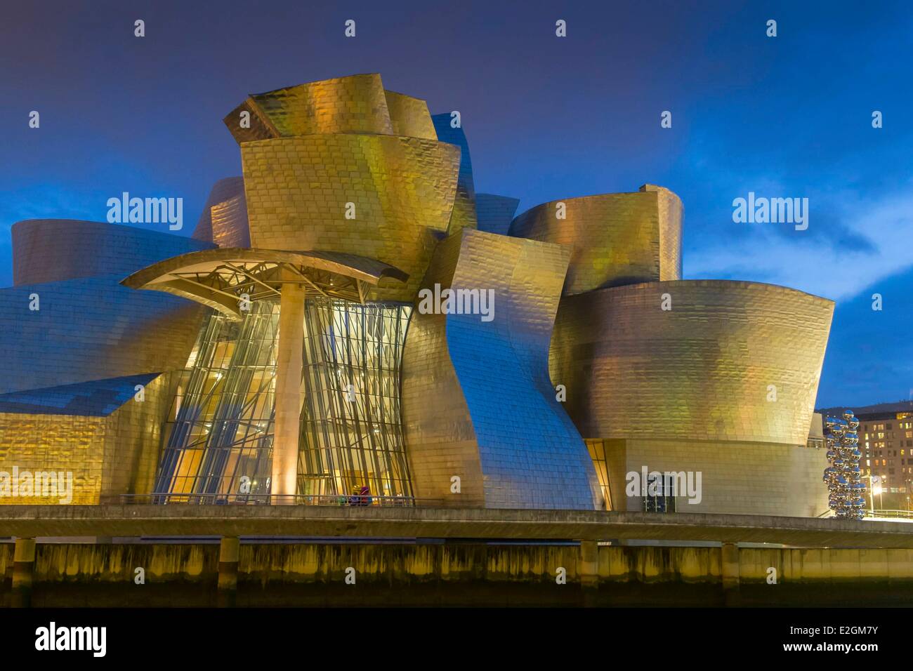 Spanien Baskisches Land Region Vizcaya Provinz Bilbao Guggenheim Museum von Frank Gehry entworfen Stockfoto