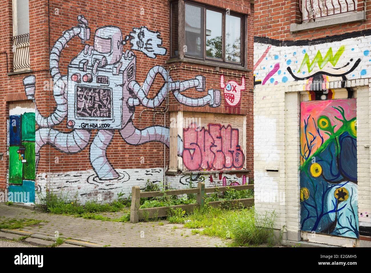 Belgien, Antwerpen Provinz, Doel, Graffiti und Street Art an den Fassaden der verlassenen Häuser Stockfoto