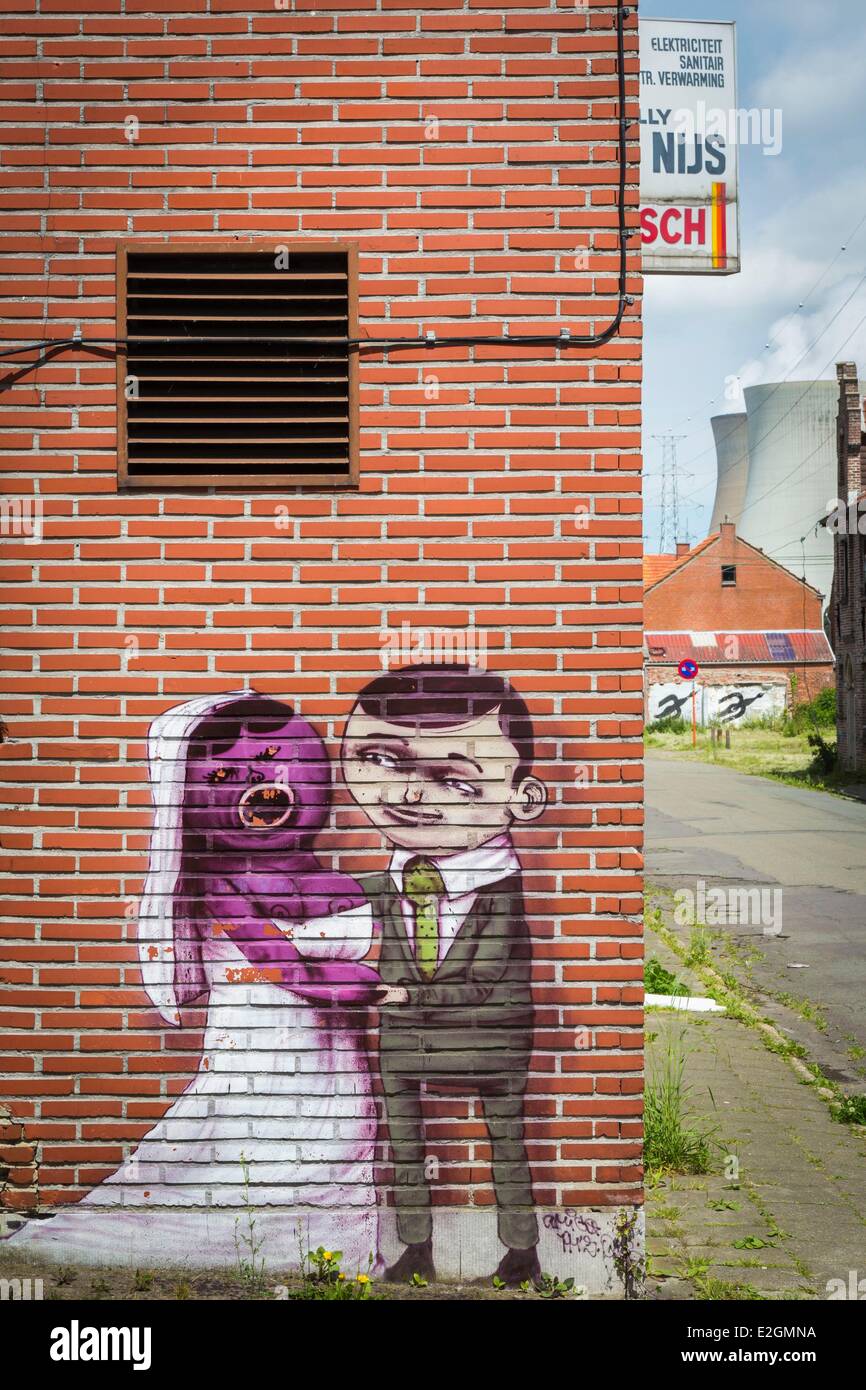 Belgien, Antwerpen Provinz, Doel, Graffiti und Street Art an den Fassaden der verlassenen Häuser Stockfoto