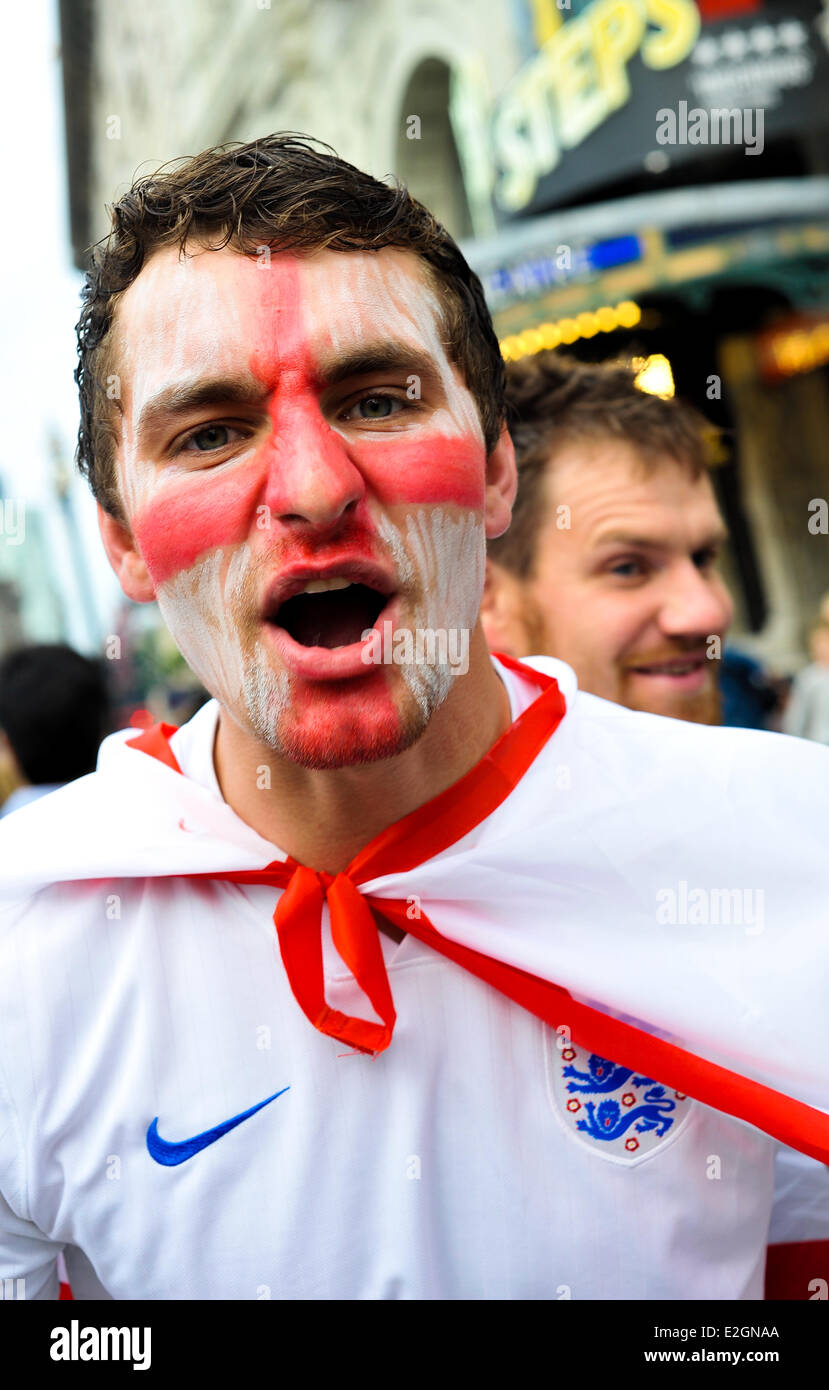 London, UK. 19. Juni 2014. Kredit-Fans aus England, Uruguay und Kolumbien, die Unterstützung ihrer Nationalmannschaft am Piccadilly Circus, London, UK 19. Juni 2014: Giulia Fiori/Alamy Live News Stockfoto