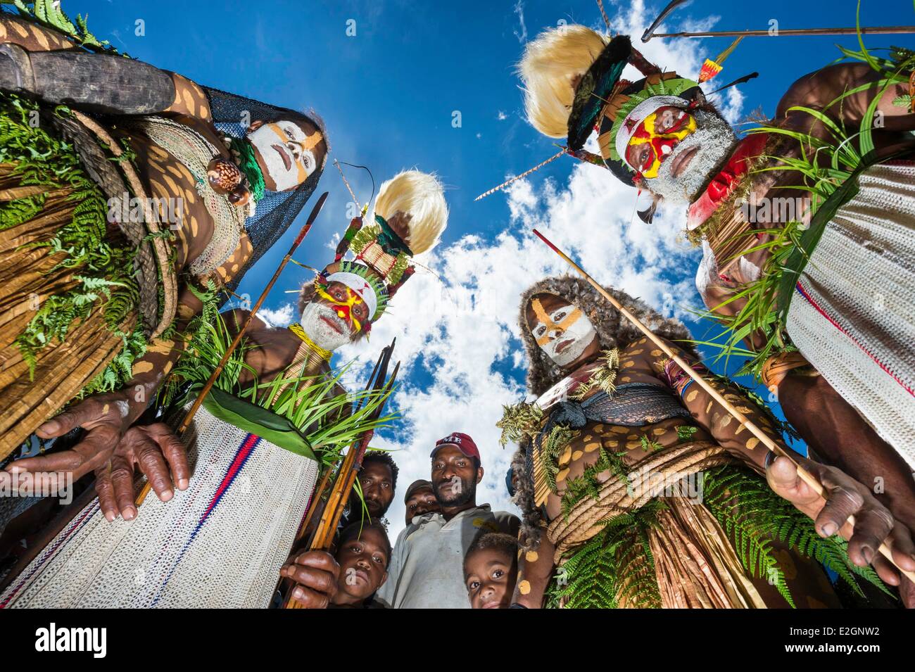 Papua-Neu-Guinea Western Highlands Provinz Waghi Tal Männer und Frauen in traditioneller Tracht Stockfoto