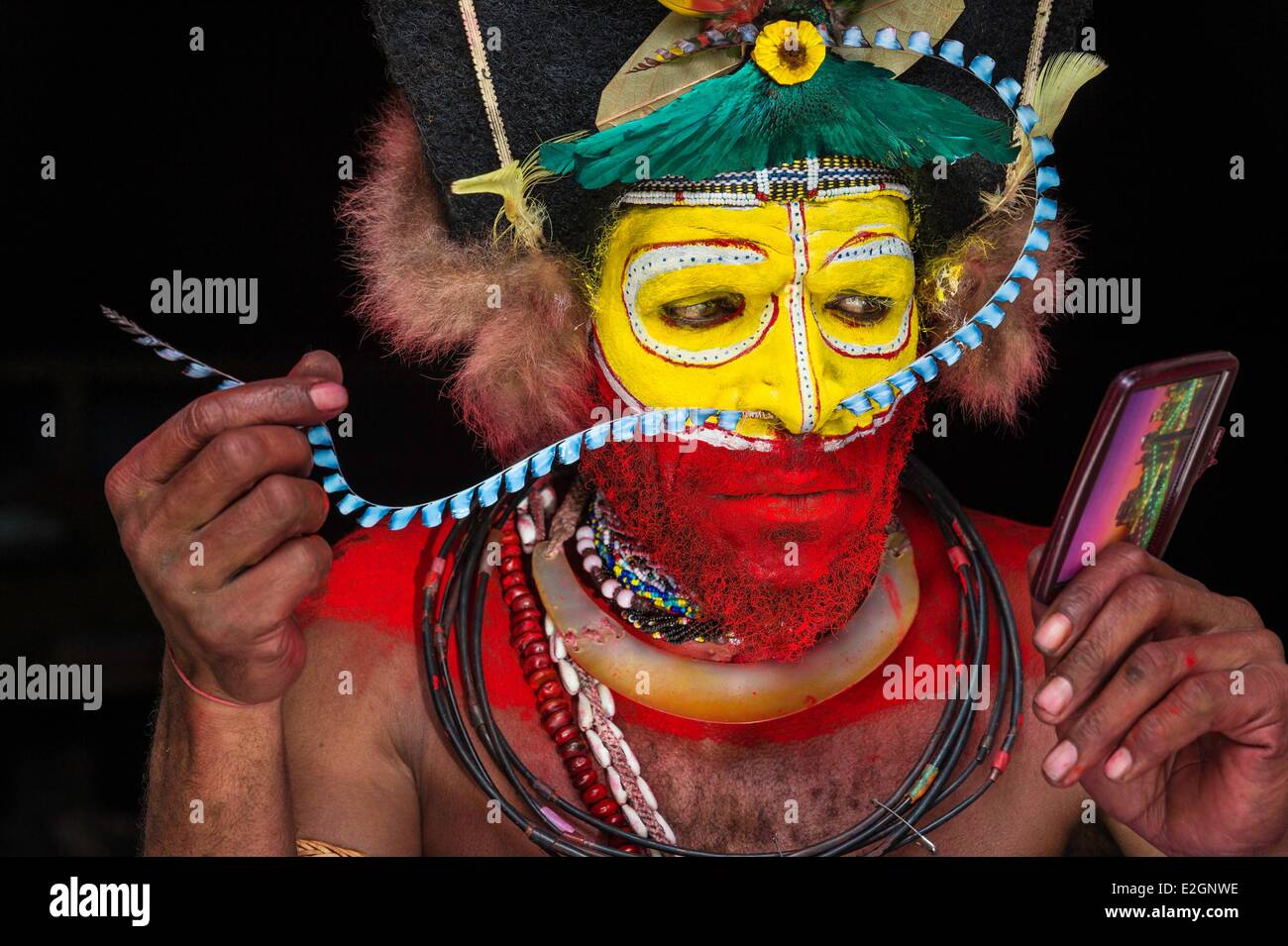 Papua-Neu-Guinea Hela Provinz Region von Tari Dorf Kobe Dumbiali Tiawe kleiden sich in traditionelle Huli-Stamm Stockfoto