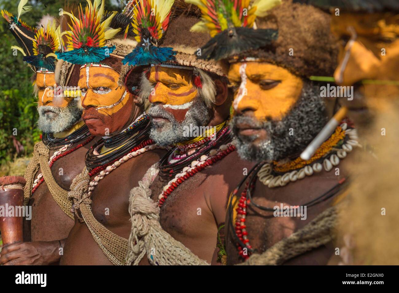 Papua-Neu-Guinea Southern Highlands Provinz Tari Region Huli Stamm Dorf von Kobe Dumbiali schießen während Dreharbeiten zu Explorer Franτoise Spiekermeier Stockfoto