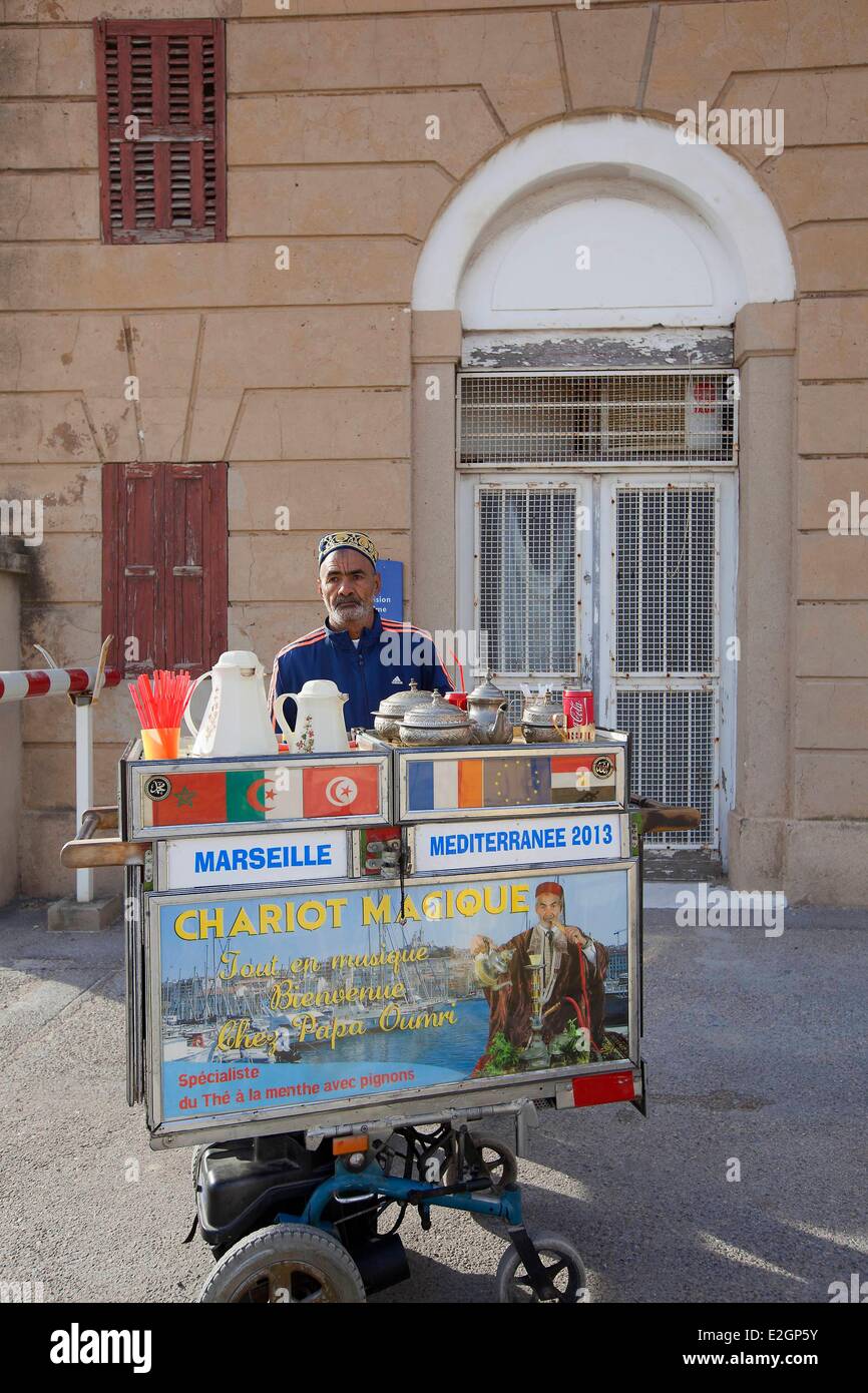 Bouches du Rhone in Frankreich Marseille 2013 Europäische Hauptstadt der Kultur Mittelmeer-Gebiet Quai du Port Straße Verkäufer Pfefferminztee Stockfoto