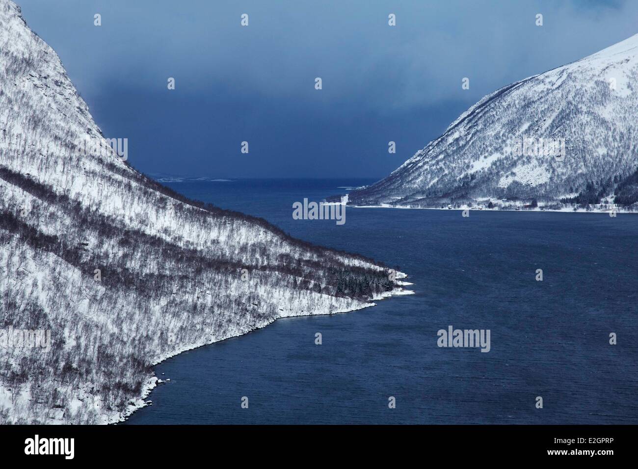 Norwegen Troms Senja Insel Skaland Fjord im winter Stockfoto