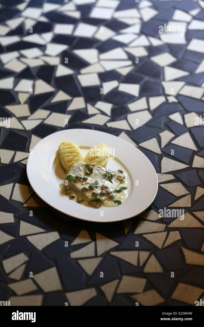 Frankreich Rhone Lyon historische Stätte Weltkulturerbe von UNESCO Cordeliers Bezirk Merciere Straße Le Bistrot de Lyon Skate Flügel mit Kapern gestampften Kartoffeln obligatorischen Erwähnung Le Bistrot de Lyon Stockfoto