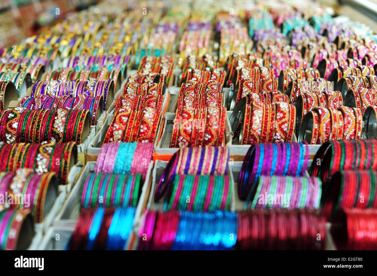 Indien Bihar Zustand Patna Sonepur Sonepur Mela Rinder Fait (größte in Asien) bunte Armbänder zu verkaufen Stockfoto