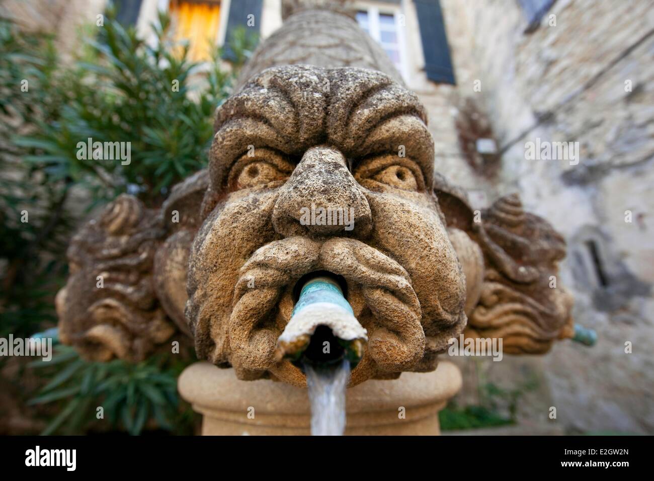 Frankreich Vaucluse Seguret gekennzeichnet Les Plus Beaux Villages de France (The Most Beautiful Villages Frankreichs) Fontaine des Mascarons Brunnen des 17. Jahrhunderts Stockfoto