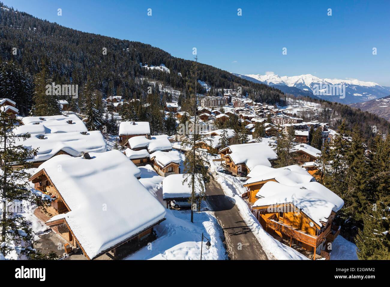 Frankreich Savoie La Tania ist einer der größten Bahnhöfe der Skidorf von Frankreich im Herzen des größten Ski-Pisten der Welt, die drei Täler (600 km, markierte Wanderwege) massiv des Vanoise Tarentaise-Tal Stockfoto