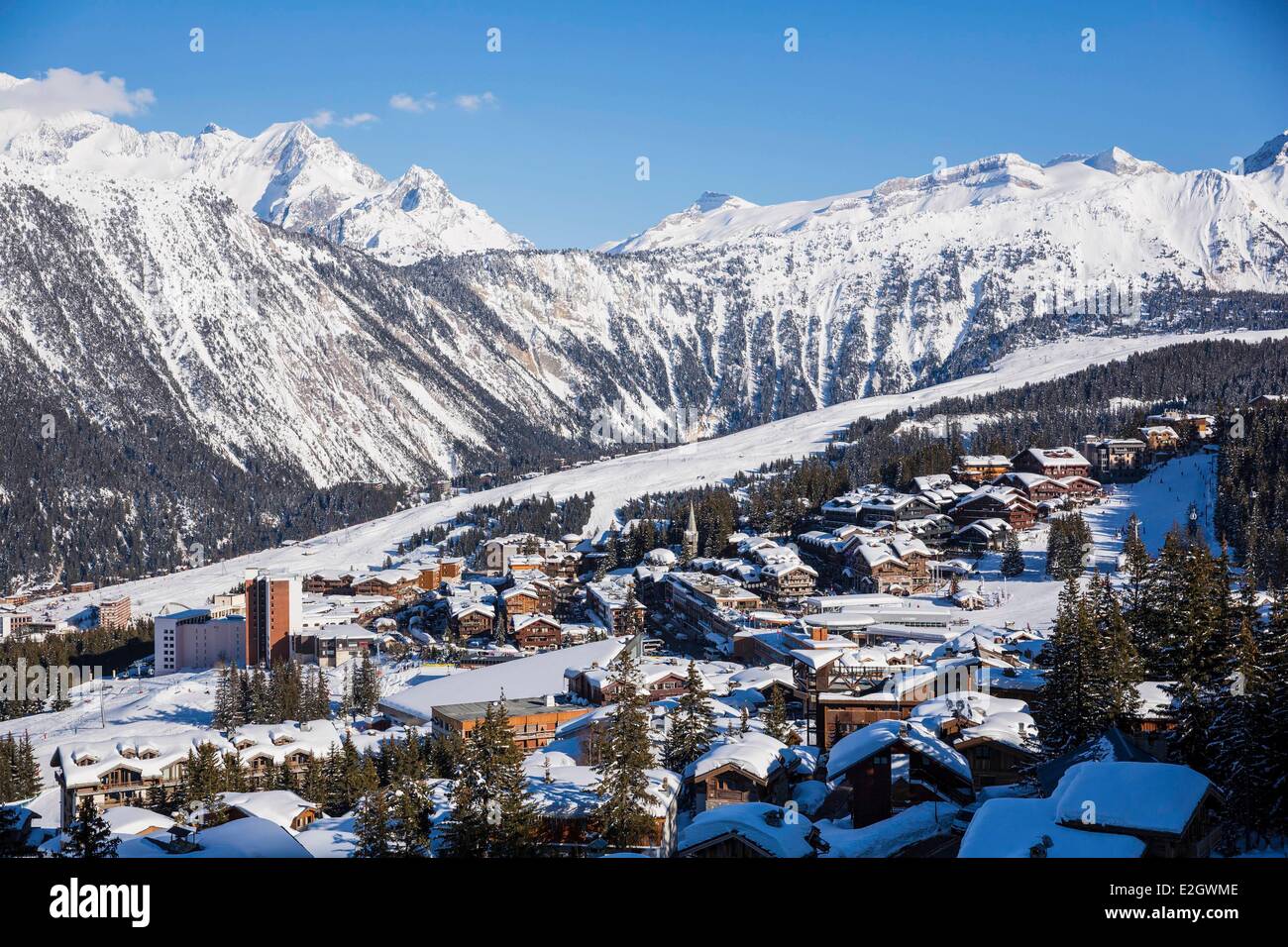 Frankreich Savoie Courchevel 1850 La Pointe du Vallonnet (Alt: 3372 m) am oberen Courchevel ist einer der größten Bahnhöfe der Ski-Dorf Frankreichs im Herzen der größten Skigebiete der Welt, die drei Täler (600 km, markierte Wanderwege) massiv des Vanoise Tarenta sind Stockfoto