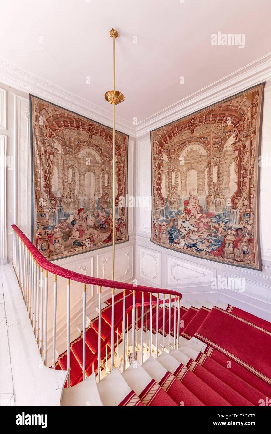 Frankreich Paris Hotel de Toulouse aus dem 17. Jahrhundert Herrenhaus Banque de France Hauptsitz Zentralbank Frankreichs eine Treppe mit Wandteppichen geschmückt Stockfoto
