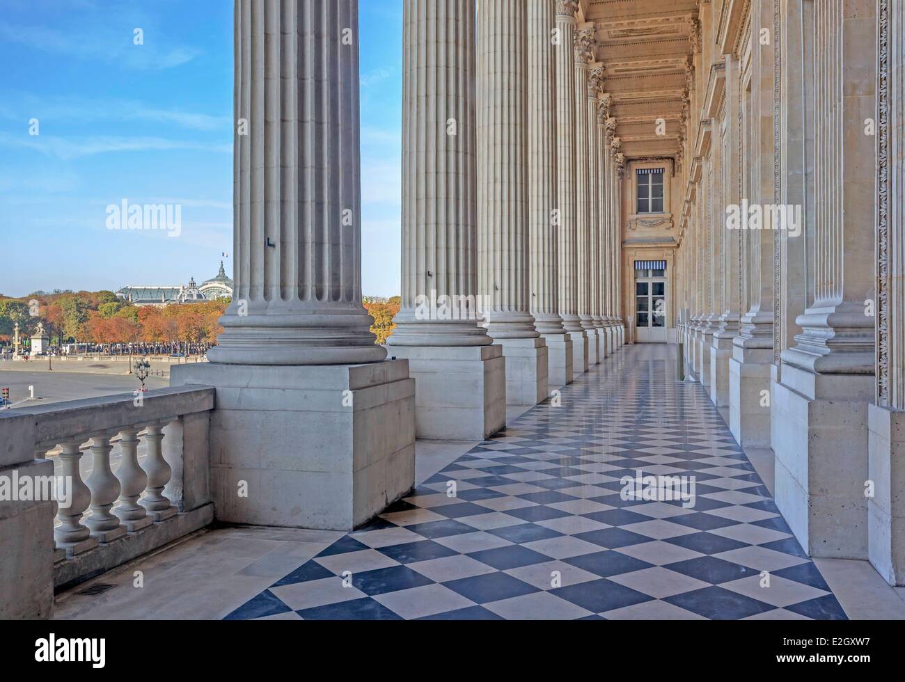 Frankreich Paris Place De La Concorde Hotel De La Marine Herrenhaus erbaut im 18. Jahrhundert Sitz der französischen Seekriegsleitung Kolonnade der Hauptfassade von Ange-Jacques Gabriel Architekten Stockfoto