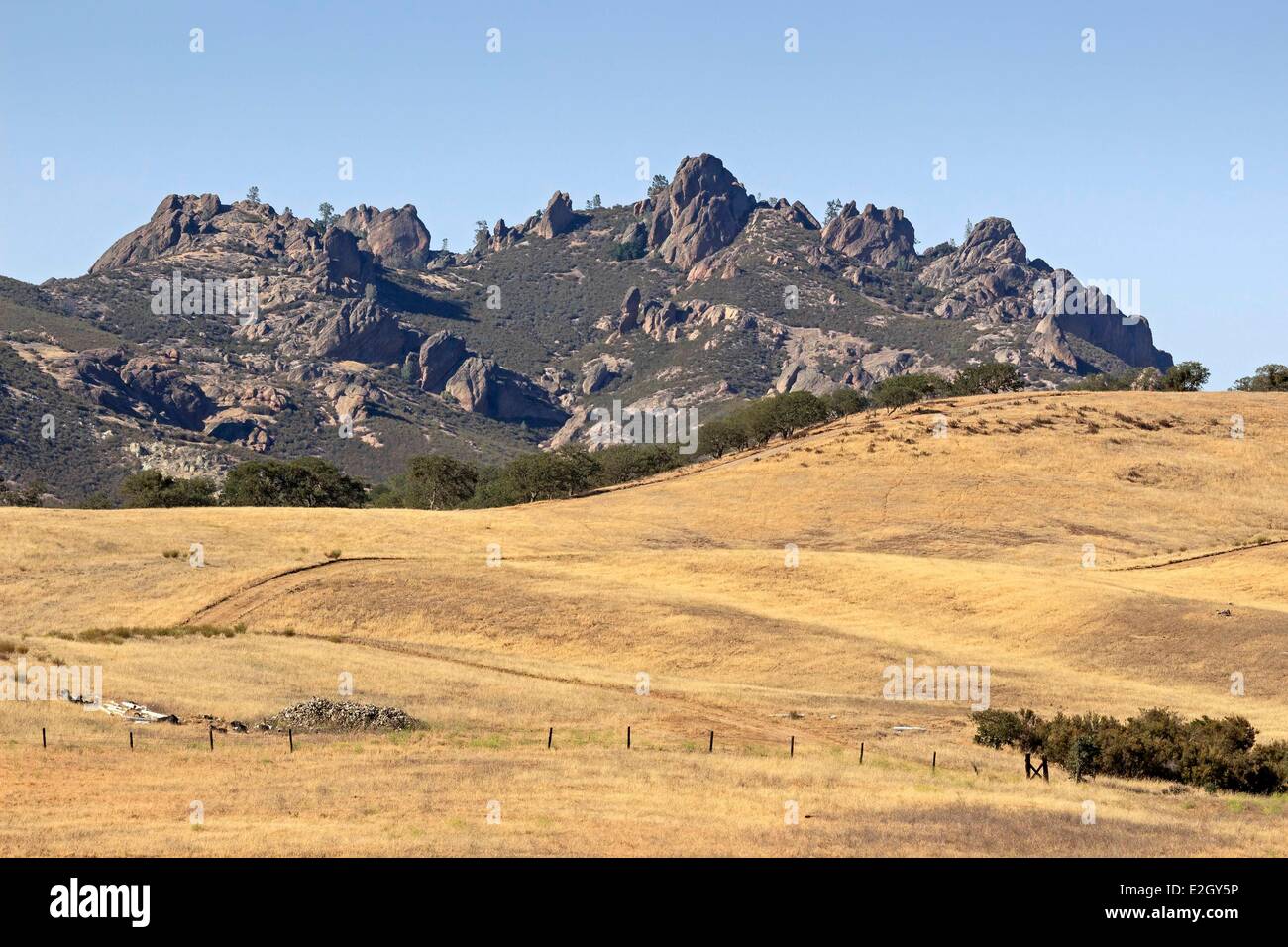 USA Kalifornien California Pacific Coast Ranges Pinnacles National Park in der Nähe von San-Andreas-Verwerfung Westseite erodiert vulkanische Felsformationen im Bereich von hohen Gipfeln, die Reste der westlichen Hälfte eines erloschenen Vulkans Stockfoto