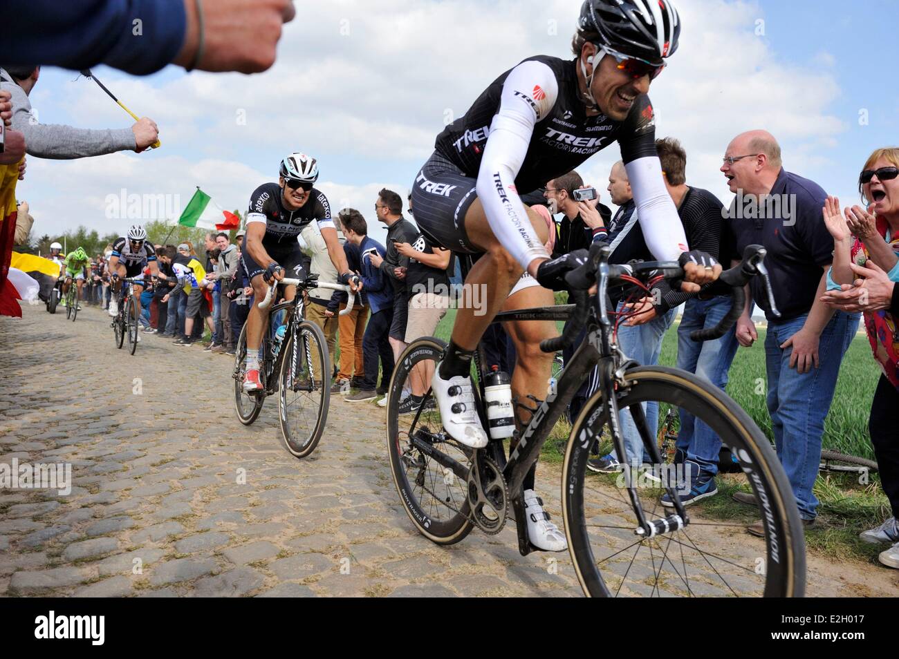 Frankreich Nord Gruson Paris Roubaix Radrennen vorbei über Kopfsteinpflaster in Carrefour de l ' Arbre zwischen Camphin En Pevele und Gruson Fabian Cancellara kam an dritter Stelle Stockfoto