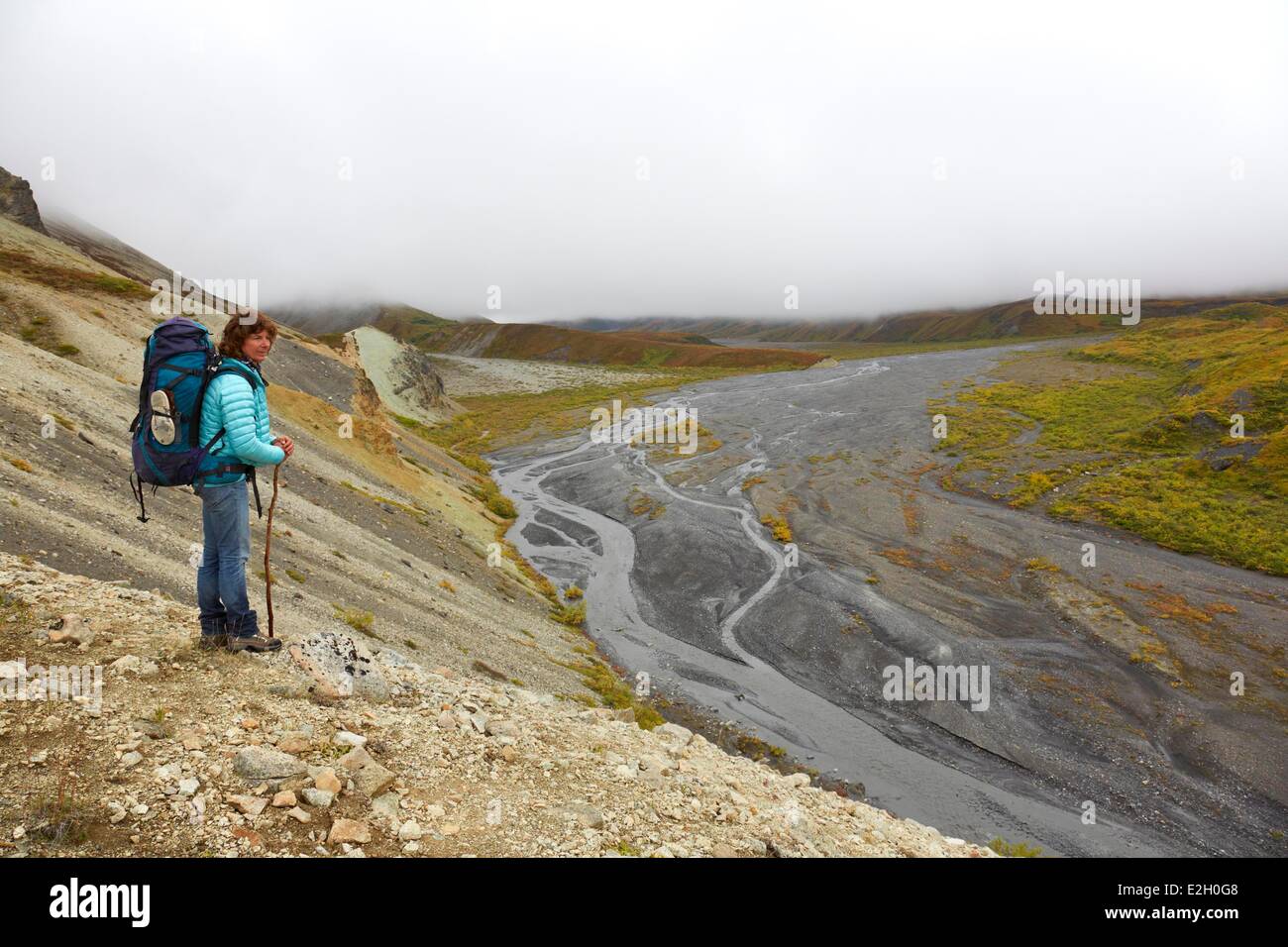 Vereinigte Staaten Alaska Denali Nationalpark Mount McKinley Wandern in Glacier Creek Stockfoto