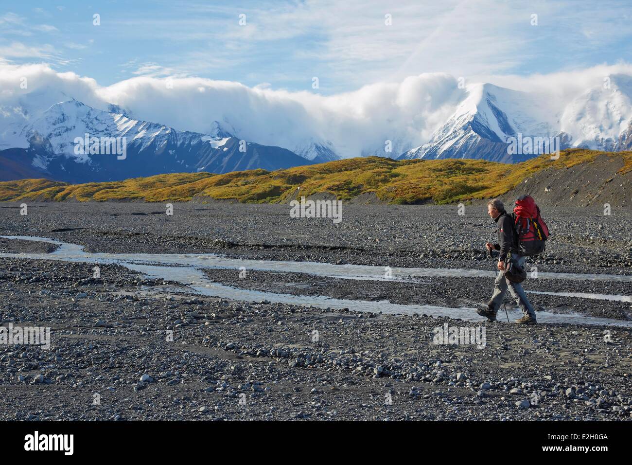 Vereinigte Staaten Alaska Denali Nationalpark Mount McKinley Wandern in Glacier Creek Stockfoto