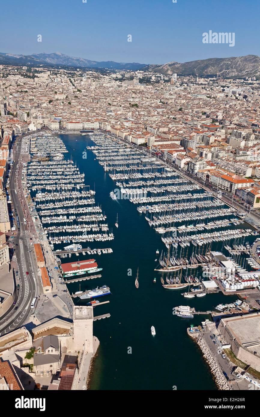 Bouches du Rhone in Frankreich Marseille europäische Hauptstadt der Kultur 2013 1. und 2. Distrikt Vieux Port (Alter Hafen) und die Boote Fort St. Jean und Fort Saint-Nicolas (Luftbild) Stockfoto