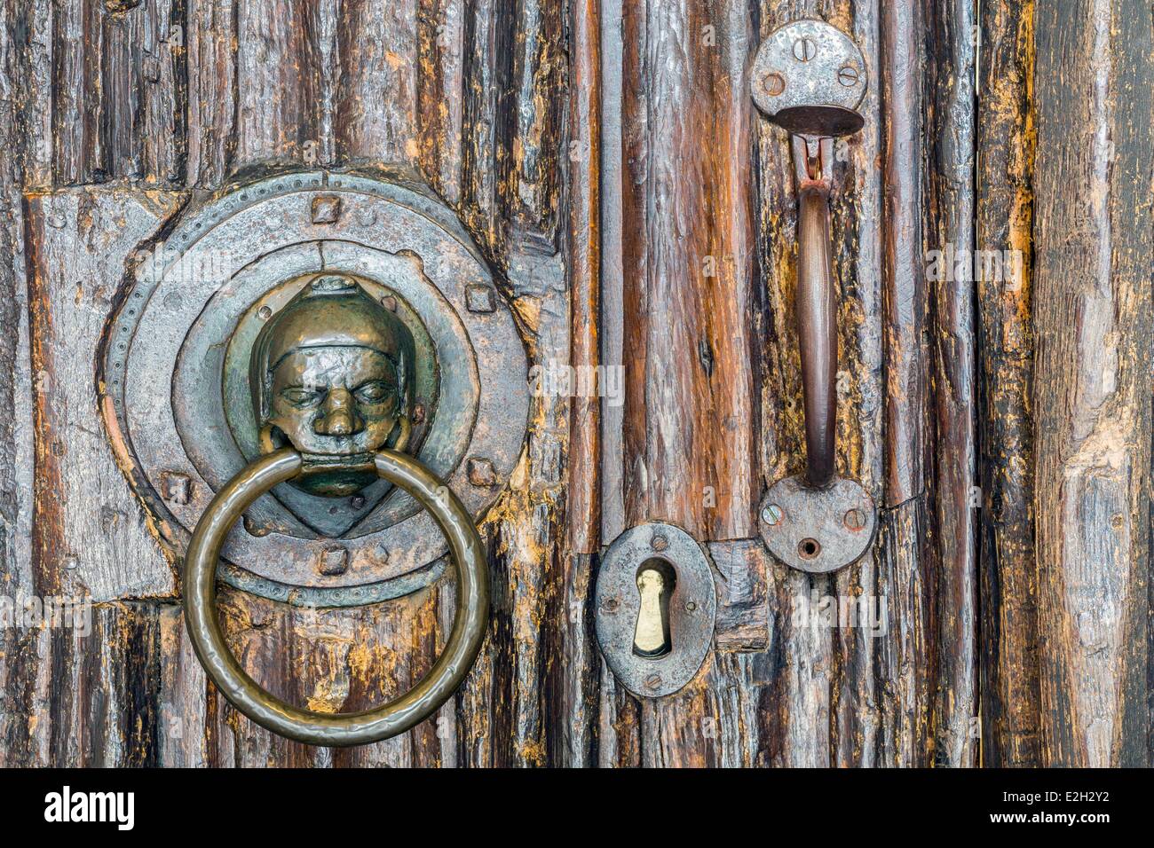 Vereinigtes Königreich Warwickshire Stratford-upon-13. Jahrhundert gotische Kirche der Heiligen Dreifaltigkeit bekannt als Ort der Taufe 26. April 1564 und Beerdigung 25. April 1616 von William Shakespeare-Tür Stockfoto