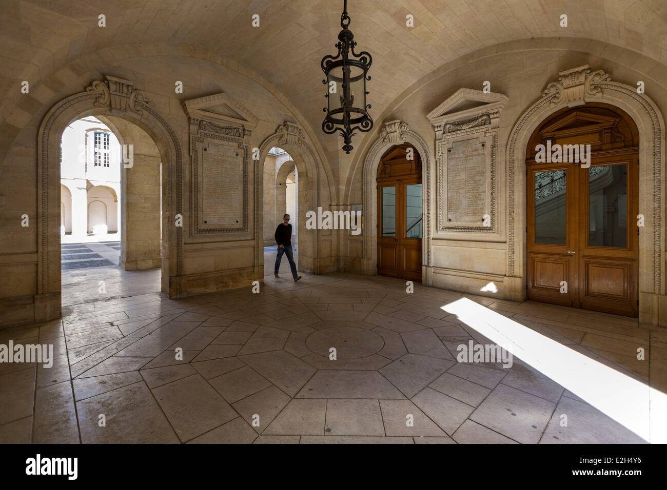 Gegend von Frankreich Gironde Bordeaux klassifiziert Welterbe von UNESCO-Eingang des Cour Mably erbaut 1684 auf Pläne von Architekt Michel Duplessy eines zwei original erhaltenen Kreuzgang der Kirche von Notre Dame Stockfoto