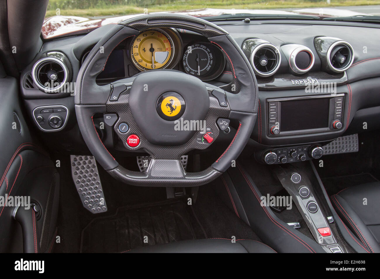 Ferrari California T in Norditalien Stockfoto