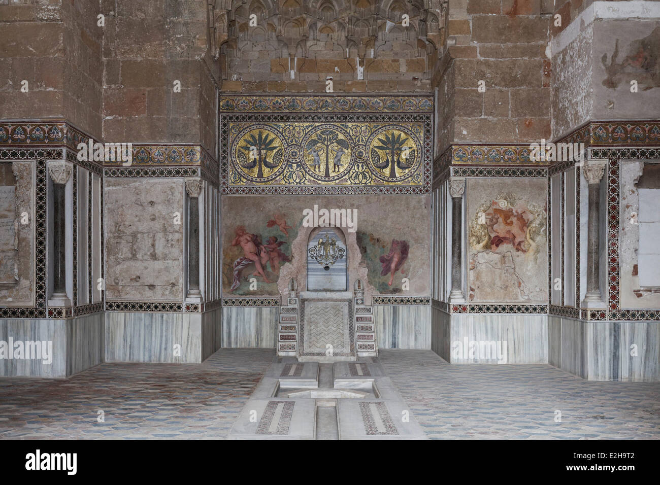 Audienzsaal mit Muqarnas und Mosaiken, Norman Schloss von La Zisa, Zisa Burg, Palermo, Sizilien, Italien Stockfoto