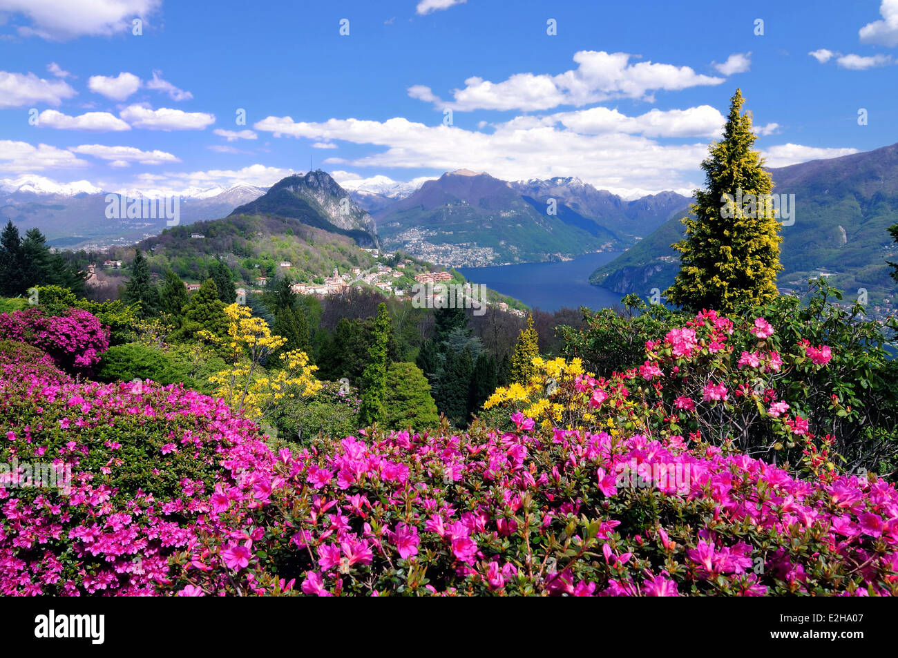 Blick vom Parco San Grato zum Dorf Carona, San Salvatore, Lago di Lugano, Lugano, Kanton Tessin, Schweiz Stockfoto