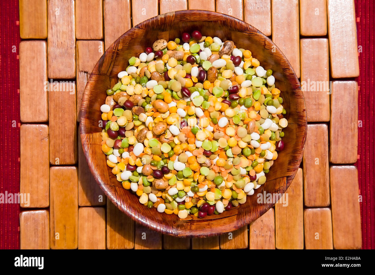 Gemischte Hülsenfrüchte haben einen hohen Nährwert Stockfoto