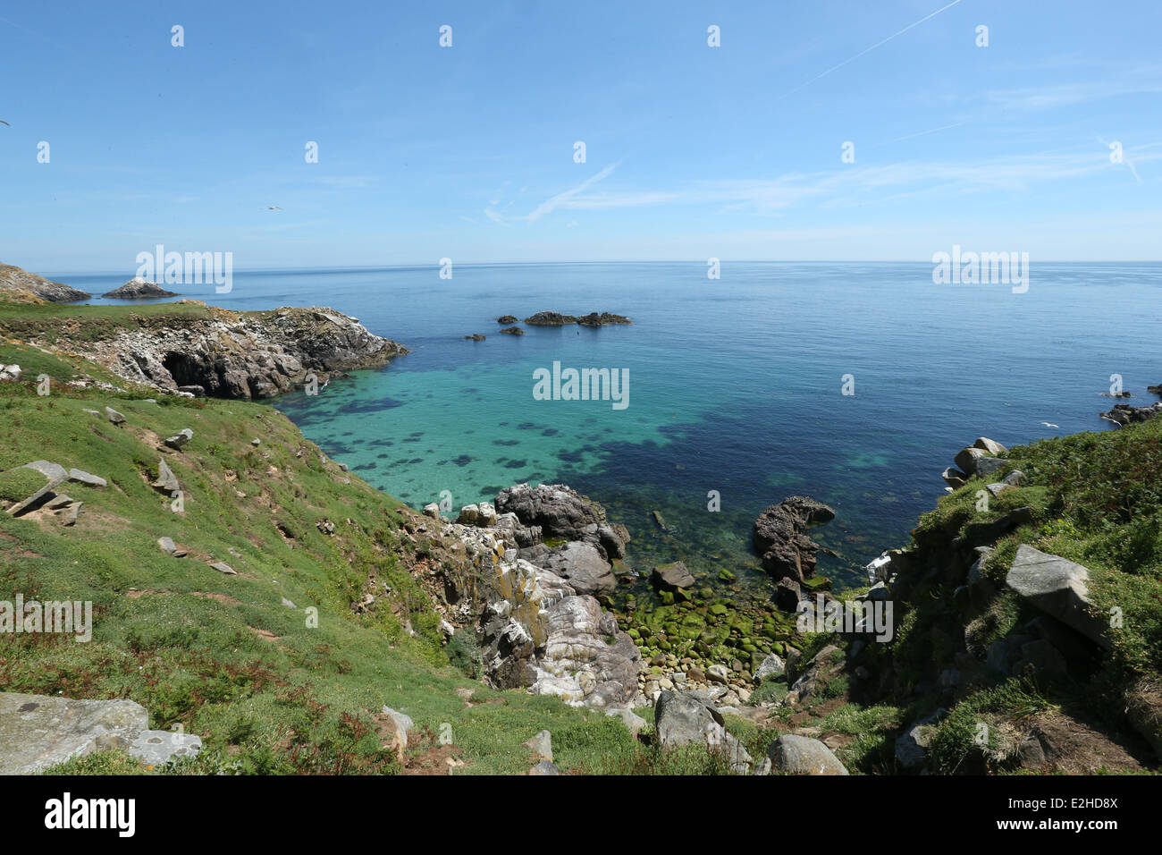 Ein Blick auf die Keltische See von Great Saltee Island in Wexford, Irland. Stockfoto