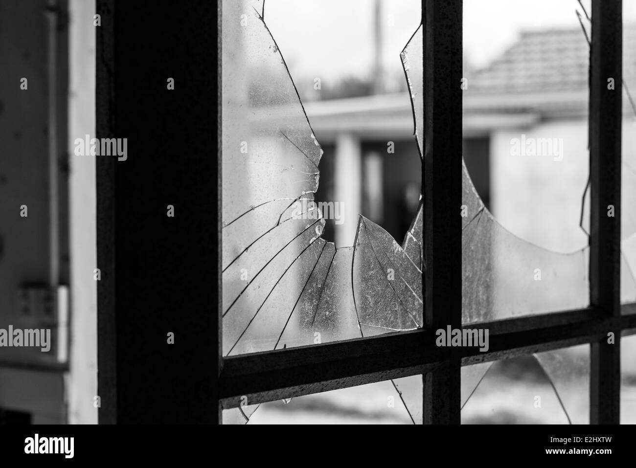 Fensterscheiben gebrochen durch Sturm Xynthia, Les Boucholeurs, Charente-Maritime, Frankreich Stockfoto